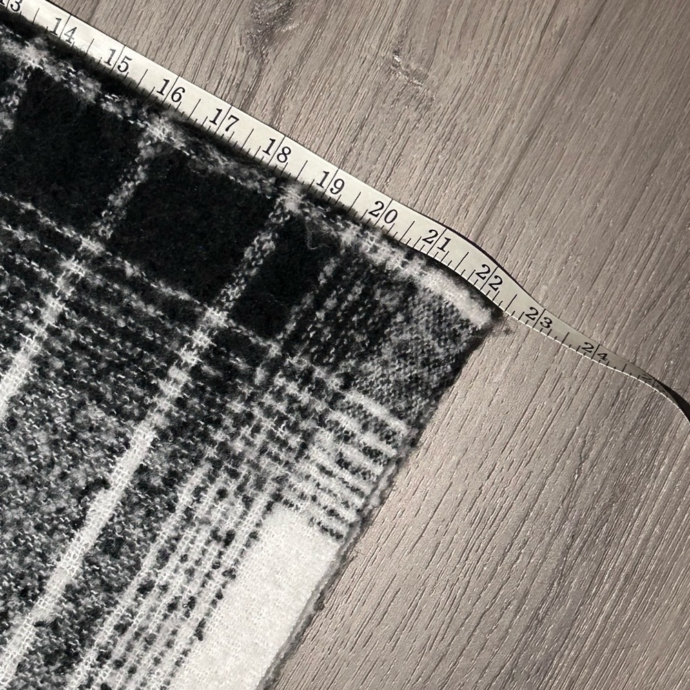 ❥𝗔𝗥𝗗𝗘𝗡𝗘: Plaid Blanket Scarf - Picture 7 of 7